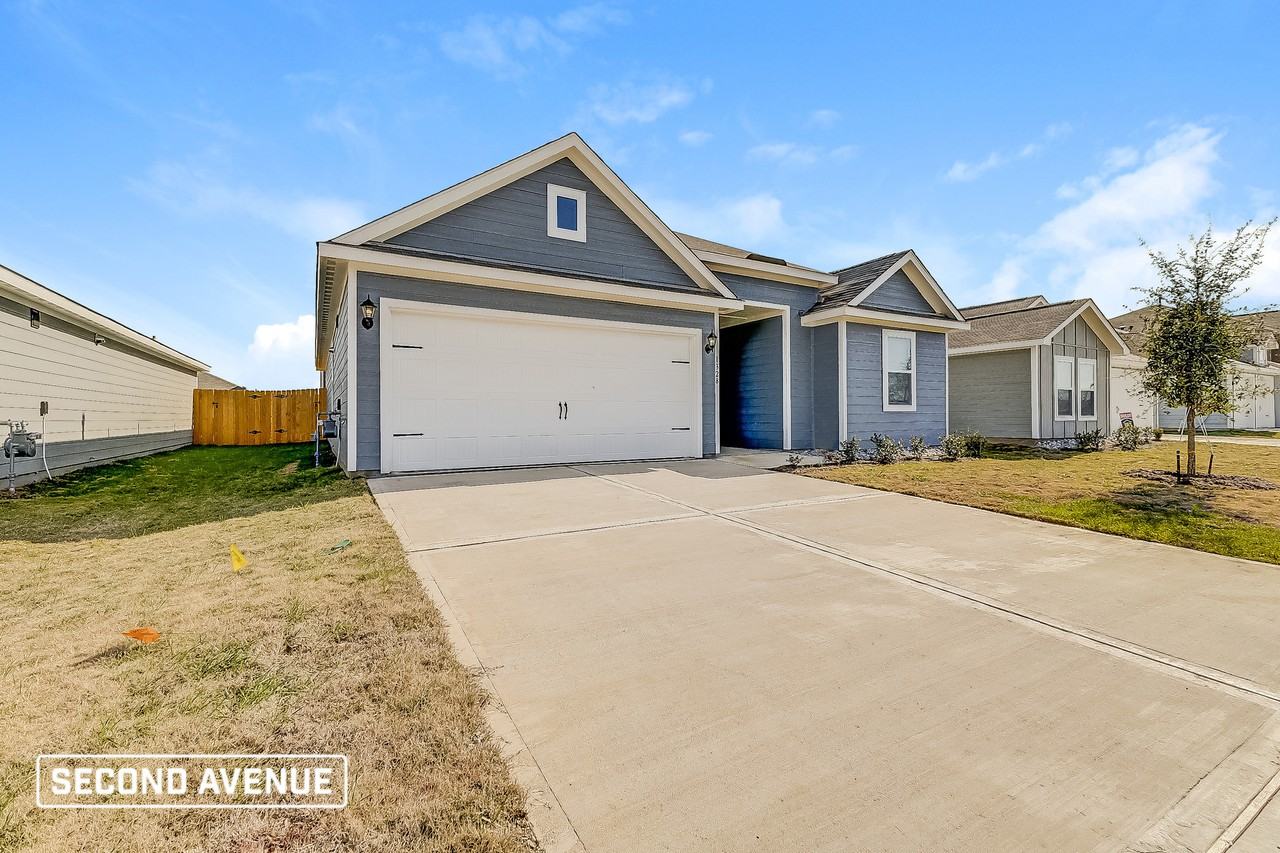 1328 Woodwinds Dr - Photo 2 of 20