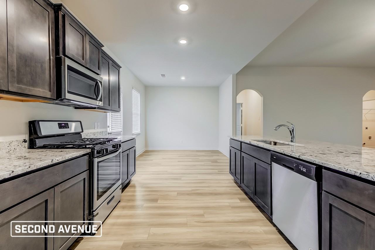 1400 Woodwinds Dr - Photo 2 of 19