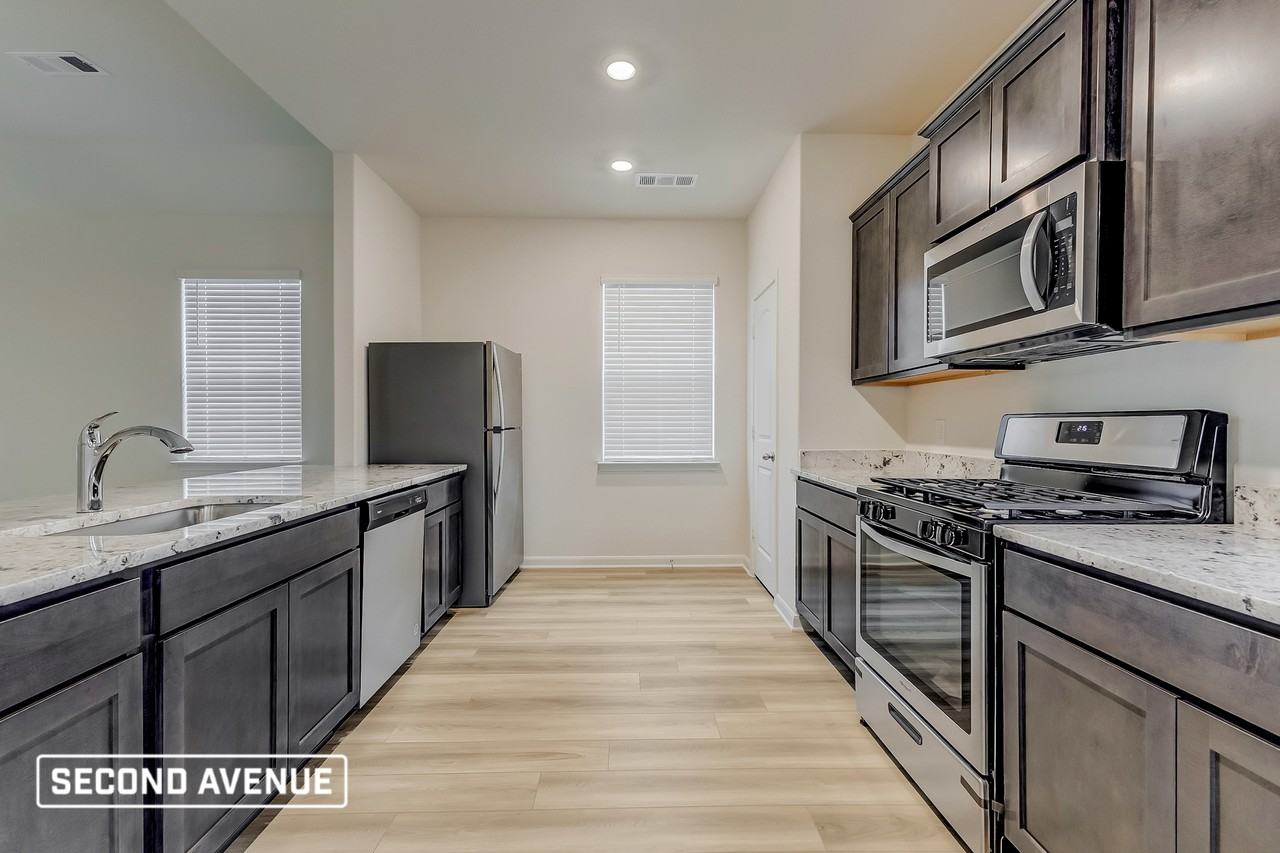1400 Woodwinds Dr - Photo 3 of 19