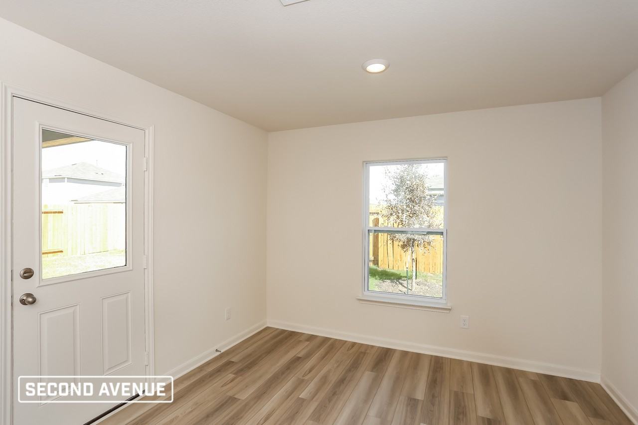 9721 Dan Meyer Dr - Photo 7 of 30