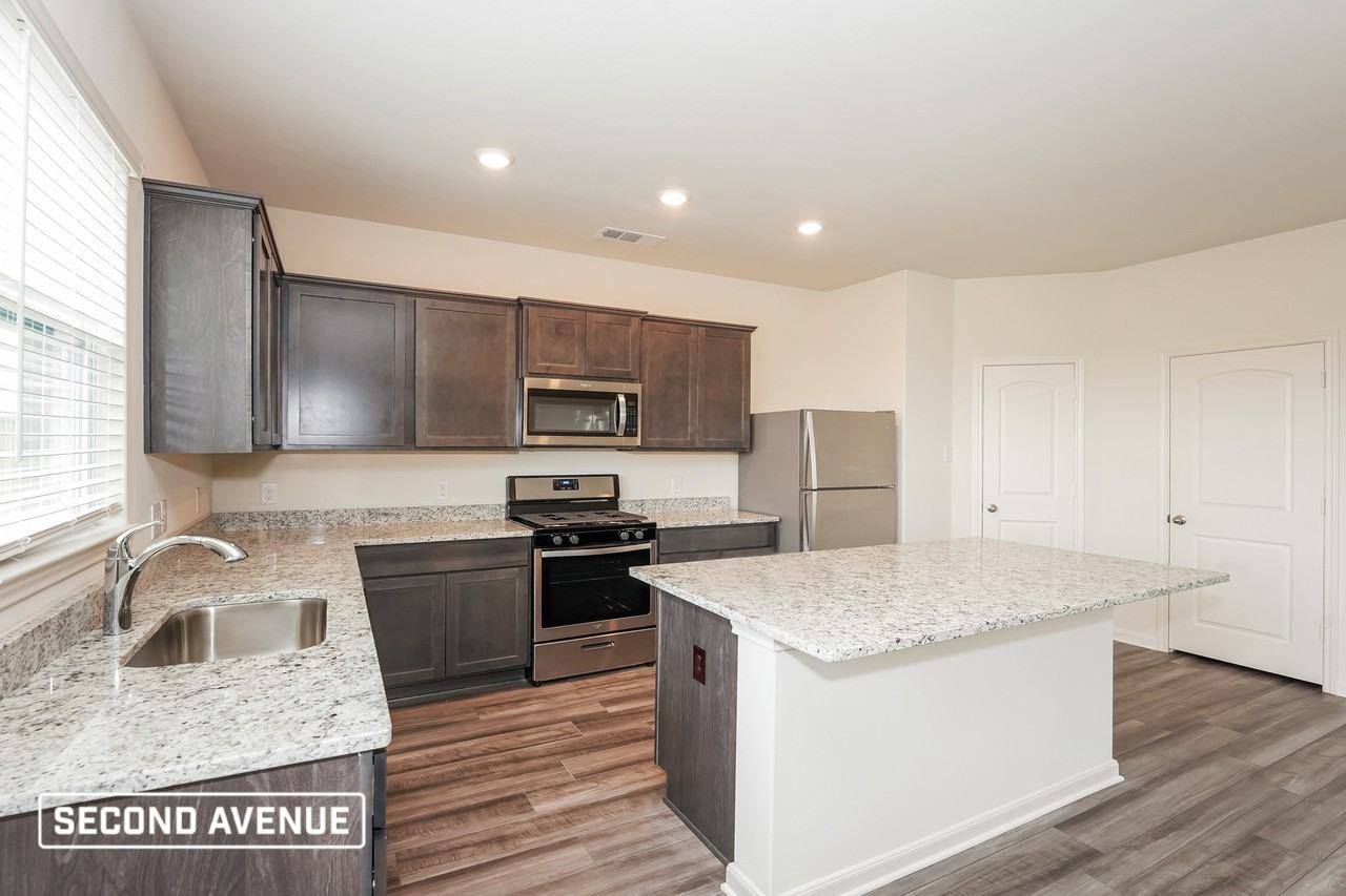 601 Micah Ln - Photo 3 of 23