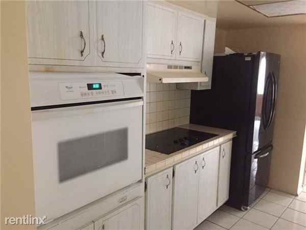 600 NW 46th Terrace #N - Photo 2 of 4