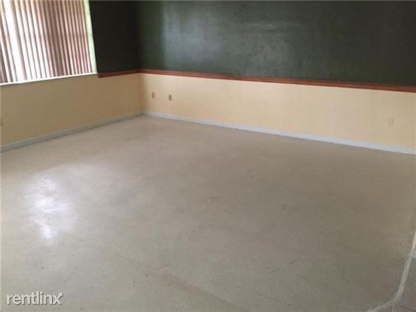 600 NW 46th Terrace #N - Photo 3 of 4