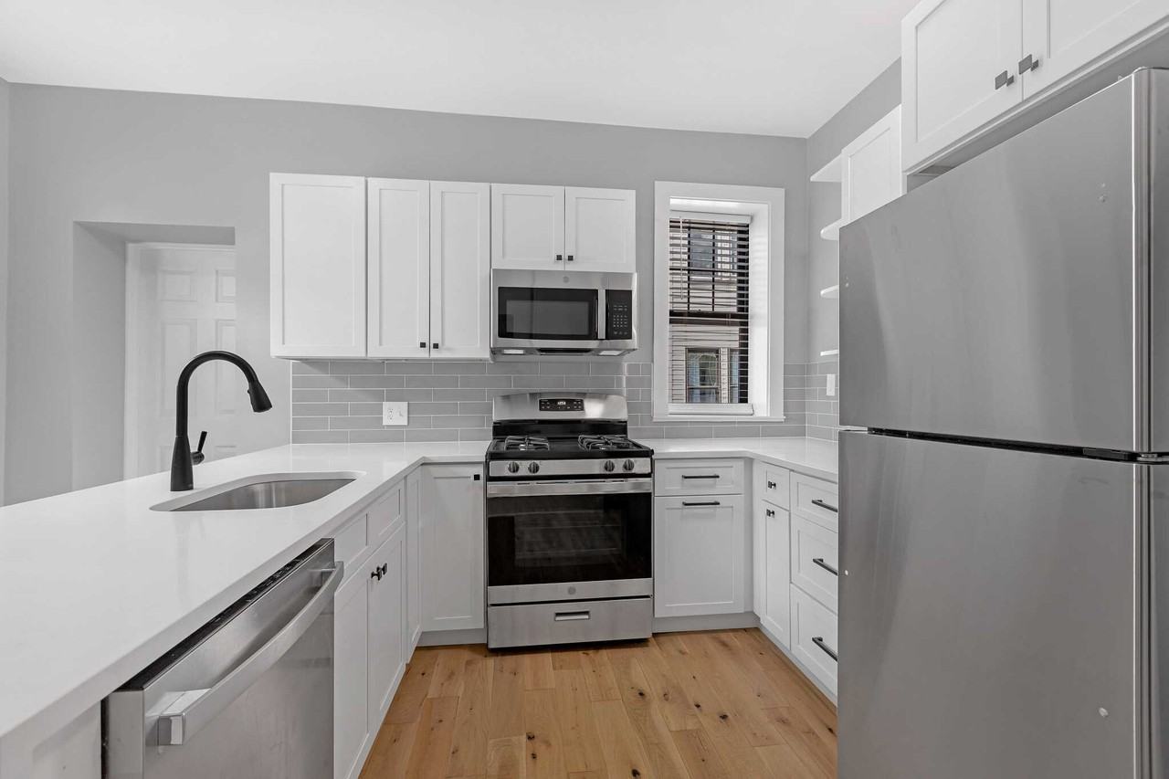 Glenville Ave - Photo 2 of 20