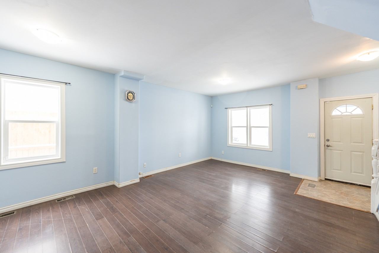 327 Atlantic Ave Apartments in Saint Johns, Winnipeg, MB R2W 0R4 Zumper