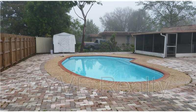 7807 Nw 73rd Ter - Photo 2 of 17