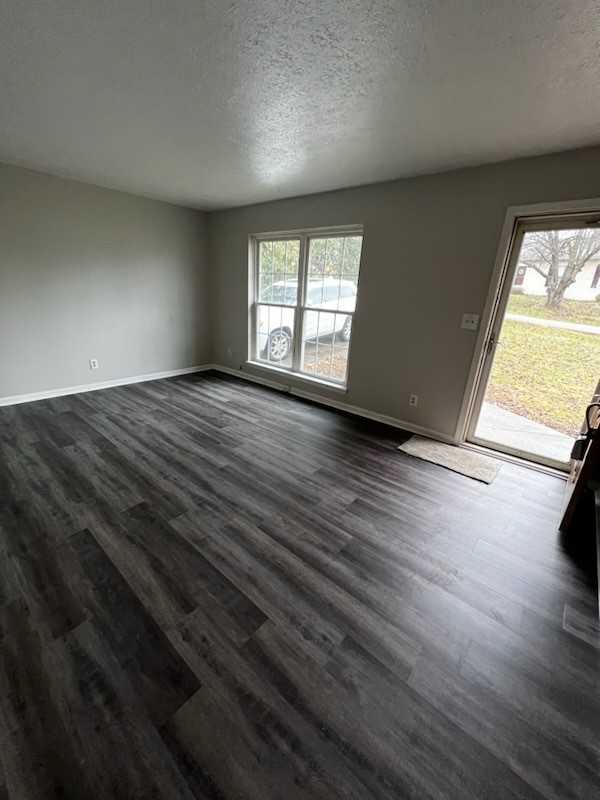 5505 Baywood Dr - Photo 3 of 14