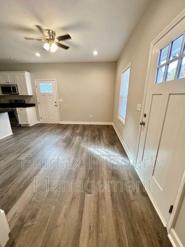 724 Liberty St Apt C - Photo 2 of 28