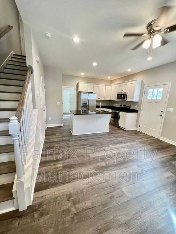 724 Liberty St Apt C - Photo 4 of 28