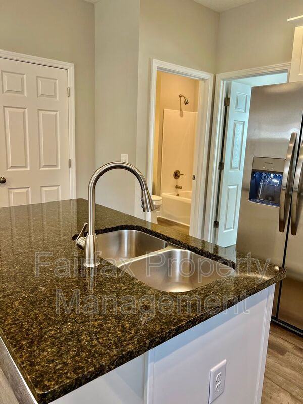 724 Liberty St Apt C - Photo 6 of 28