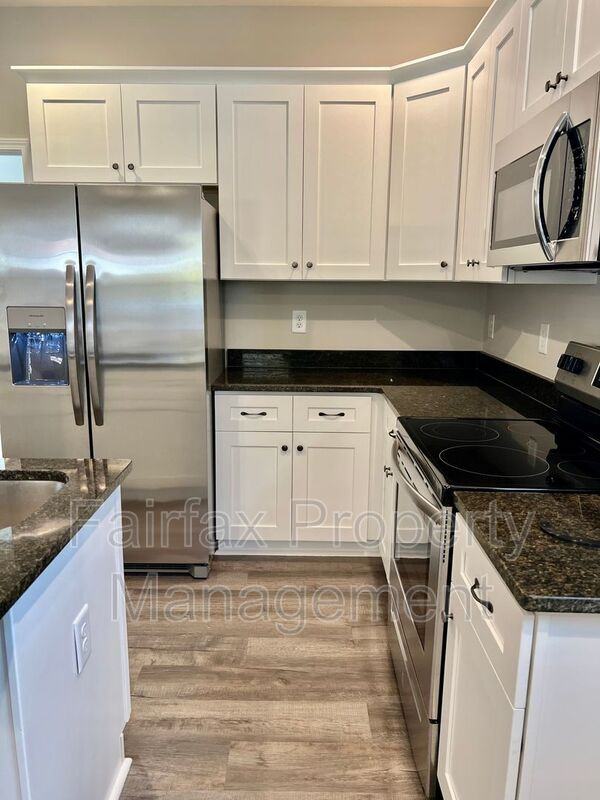 724 Liberty St Apt C - Photo 7 of 28