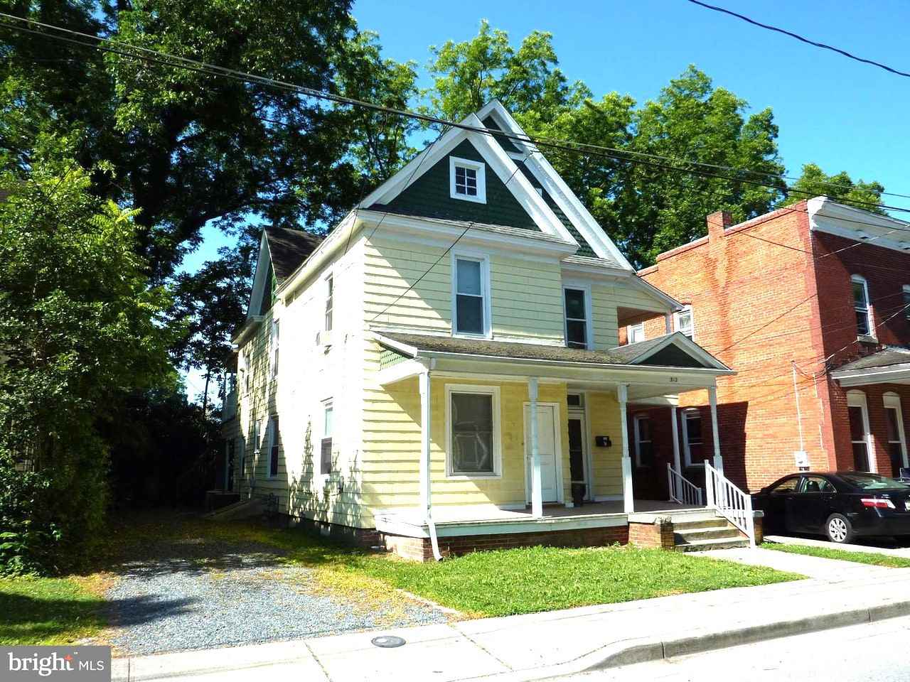 312 Maryland Ave #B - Photo 3 of 16