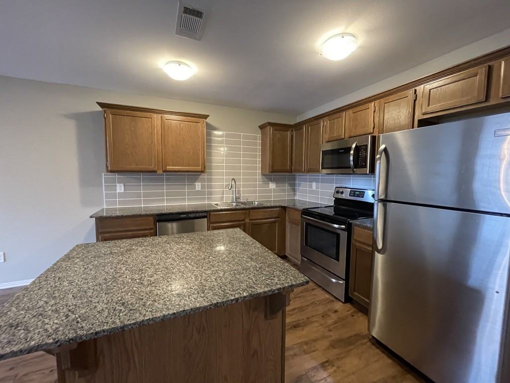 3002 Sw Deerfield Blvd #1 - Photo 3 of 16