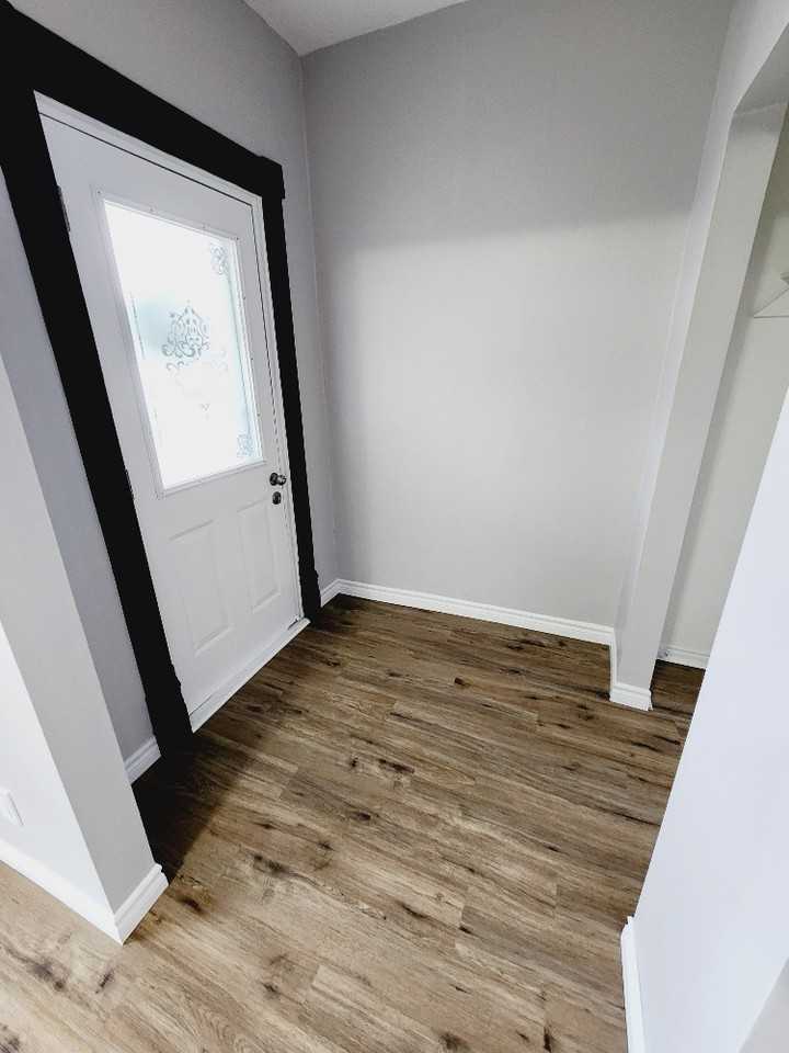 264 Queens st, Chatham - Photo 2 of 32