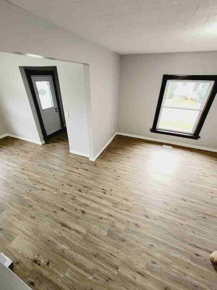 264 Queens st, Chatham - Photo 3 of 32