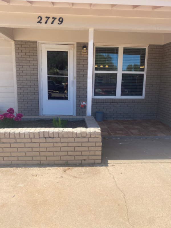 2779 Notre Dame Ave - Photo 2 of 15
