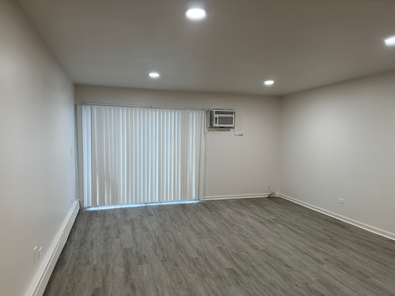 9S240 Lake Dr #17-102 - Photo 3 of 11