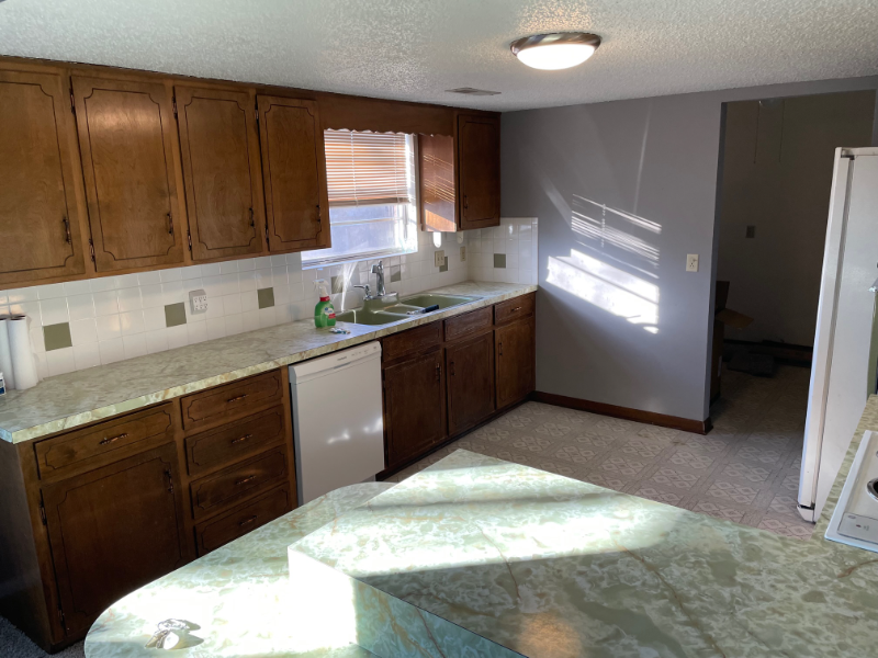 1402 Southeast P Street - Photo 4 of 16