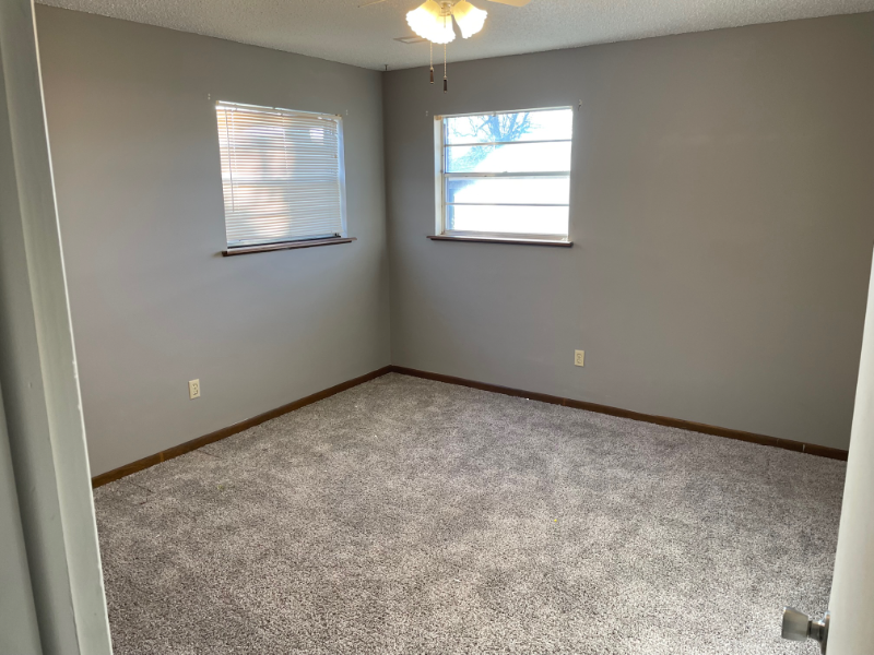 1402 Southeast P Street - Photo 7 of 16