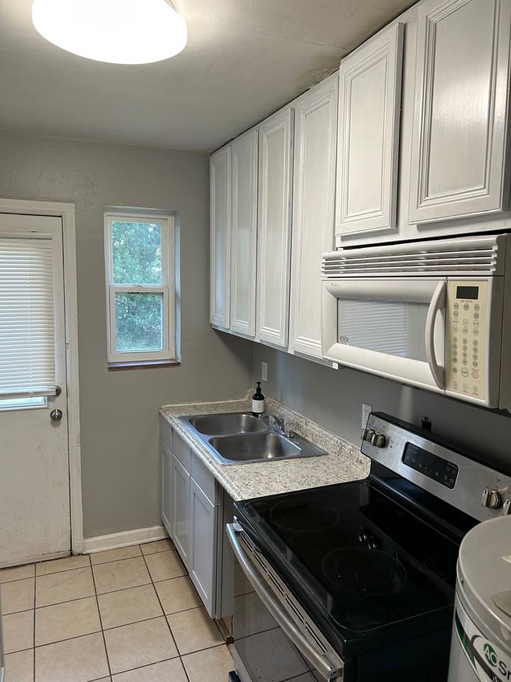 103 Ellinor Ct #B - Photo 2 of 12