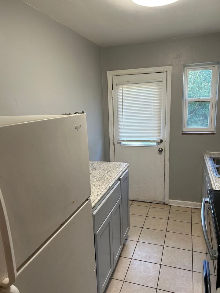 103 Ellinor Ct #B - Photo 3 of 12
