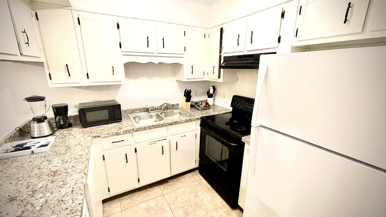 314 Teakwood Cir #1 - Photo 3 of 15