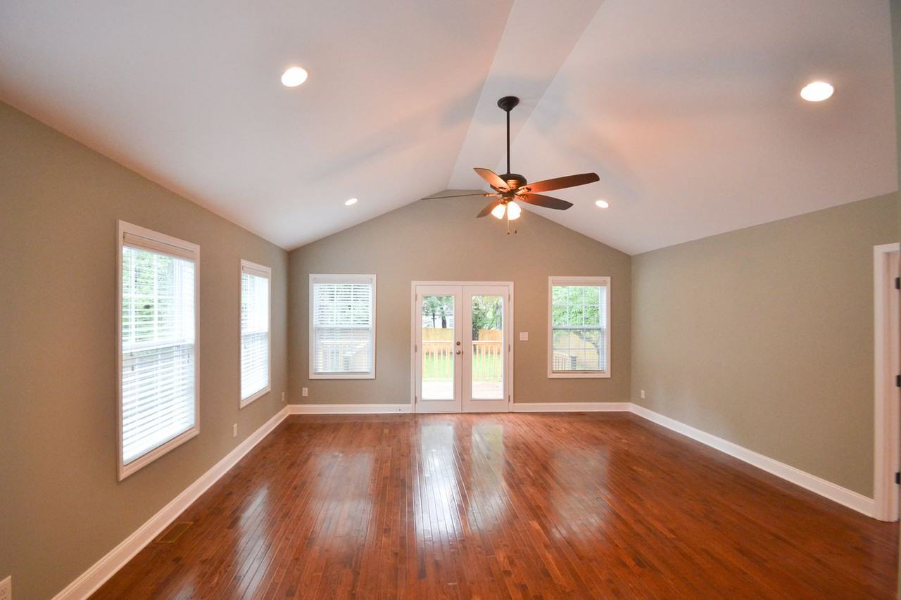 1409 Smith St Se - Photo 2 of 12