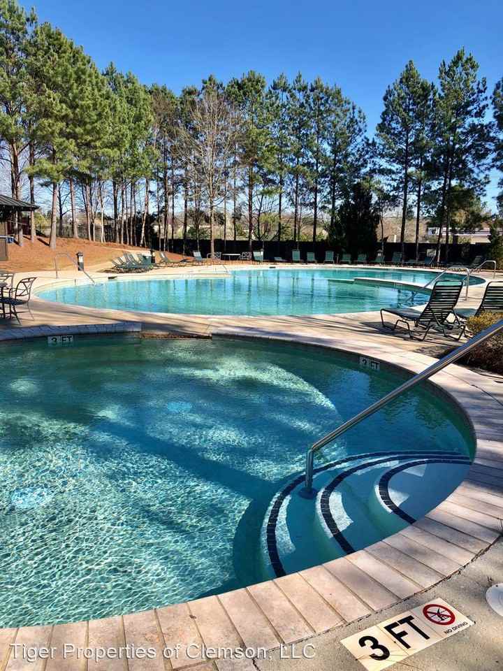 833 Old Greenville Hwy - Photo 2 of 33