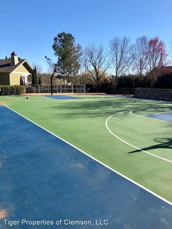 833 Old Greenville Hwy - Photo 3 of 33