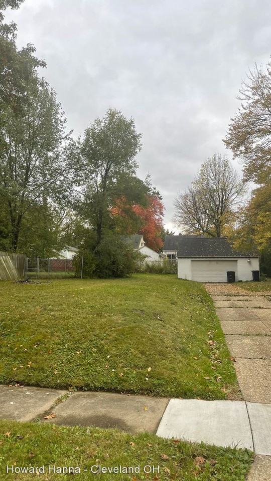 828 Marie Ave - Photo 3 of 13