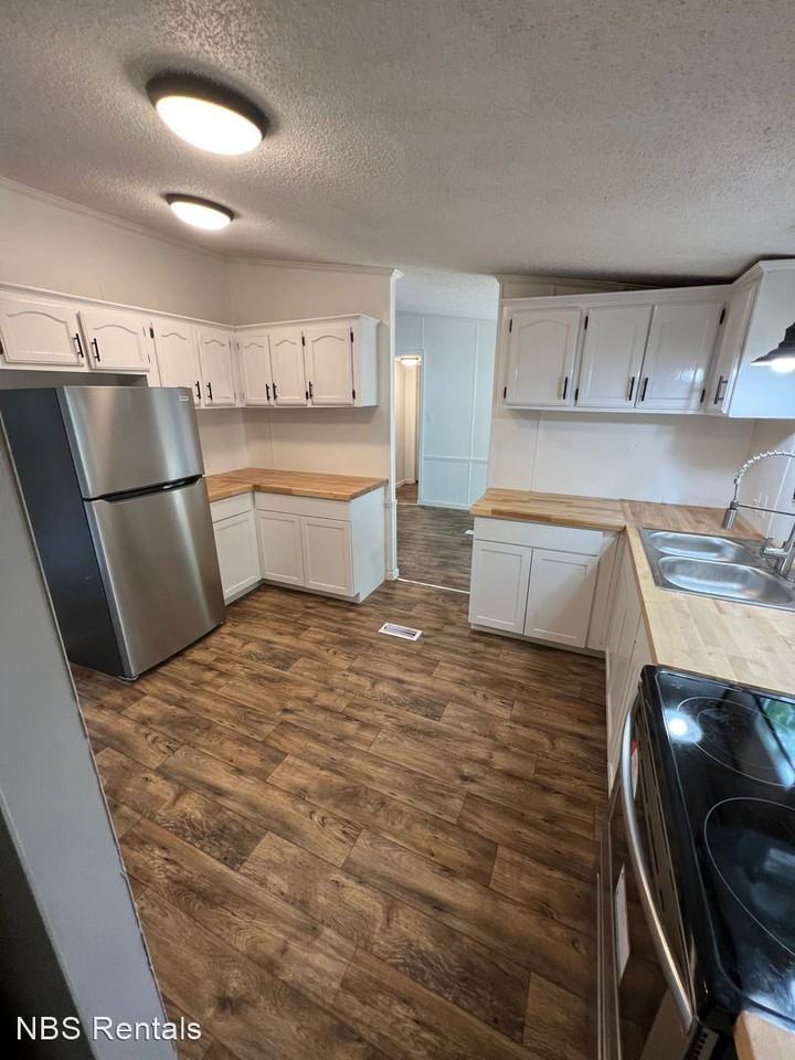 111 Peakswood Dr - Photo 2 of 6