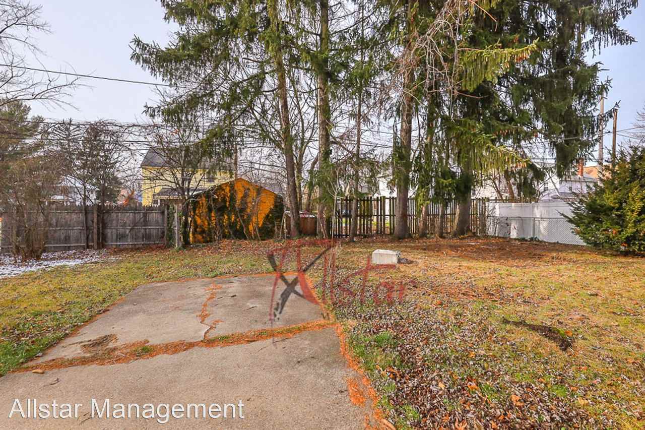458 Hillwood Dr - Photo 3 of 30