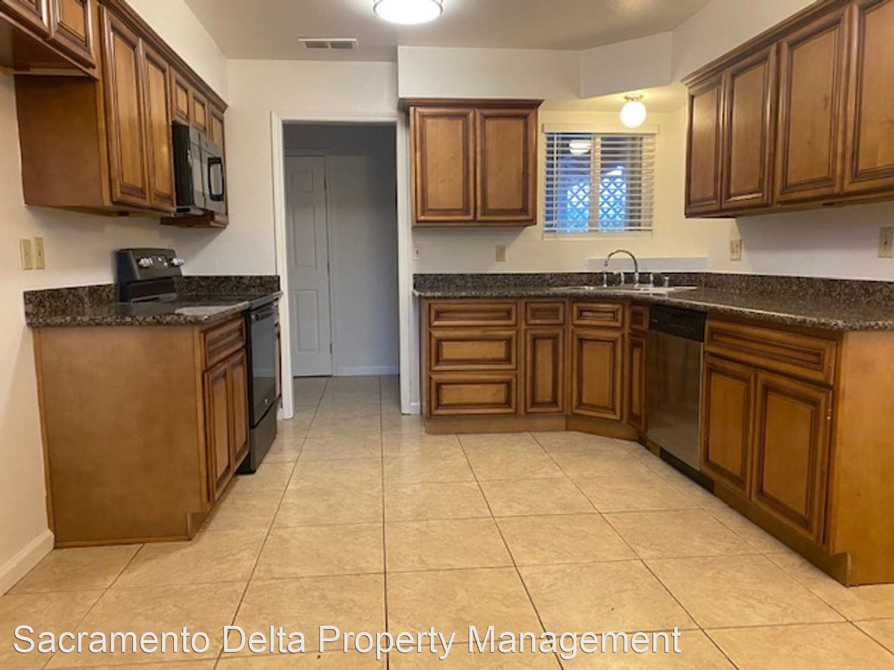 4009 Bruce Way - Photo 2 of 12