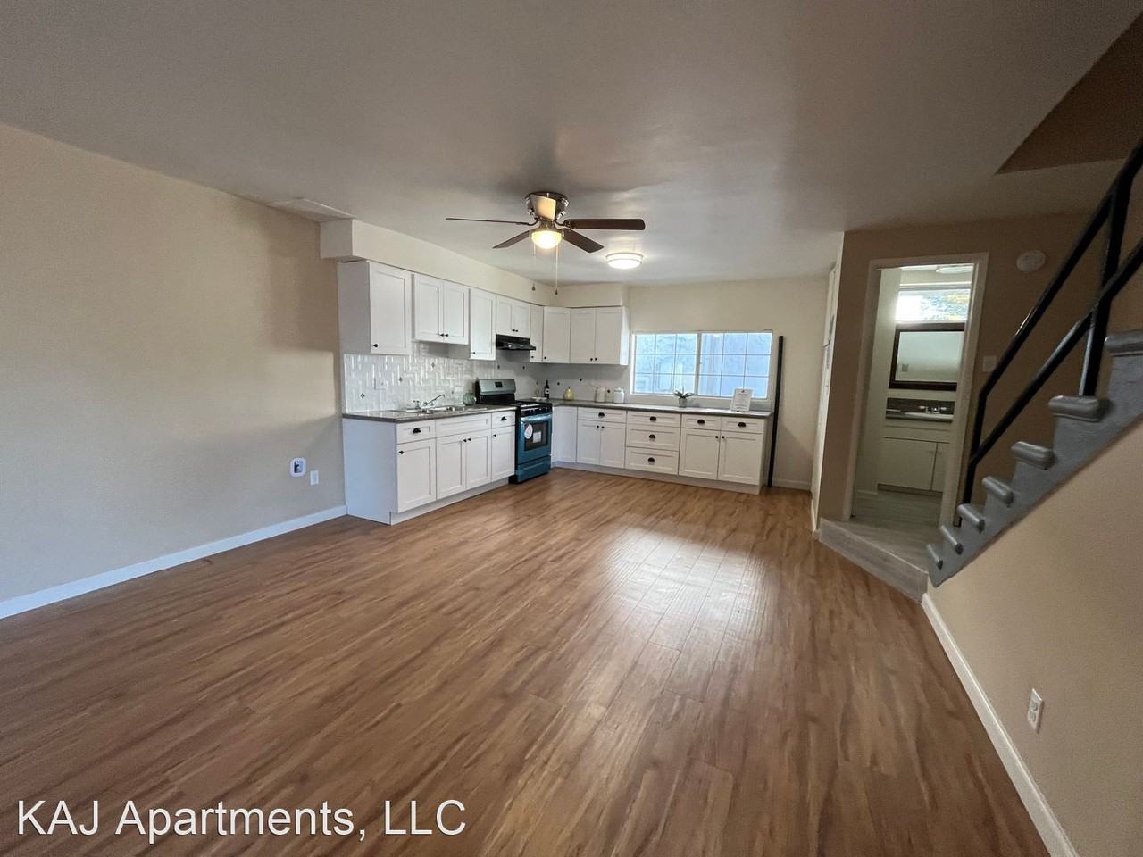 6939 HAZELTINE AVE - Photo 2 of 18