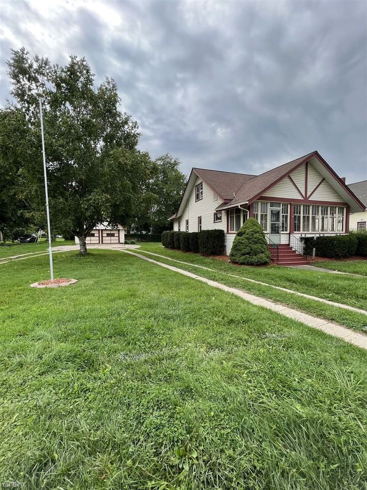 3194 Main St - Photo 2 of 31