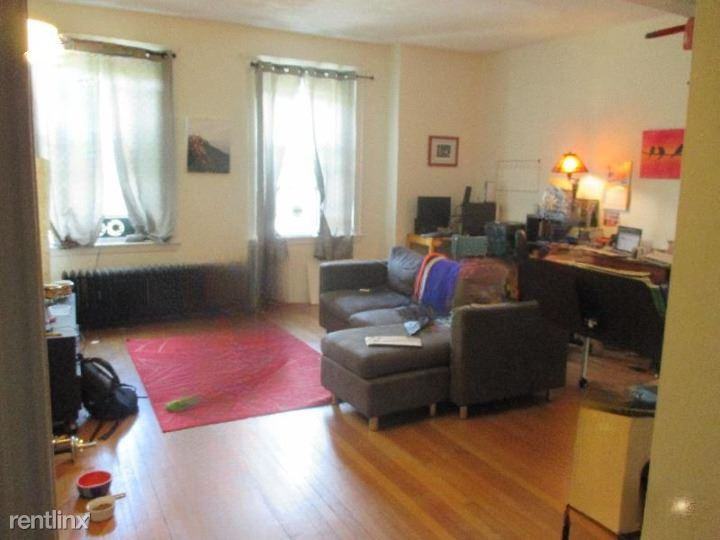 724 Washington St - Photo 2 of 8