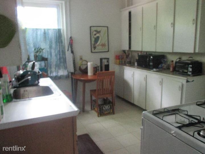 724 Washington St - Photo 3 of 8