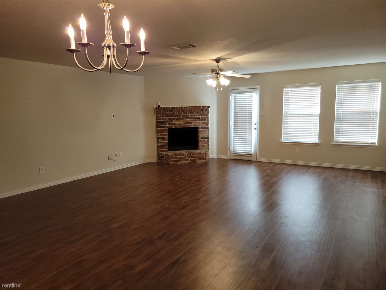 1934 Mosley Dr - Photo 3 of 15