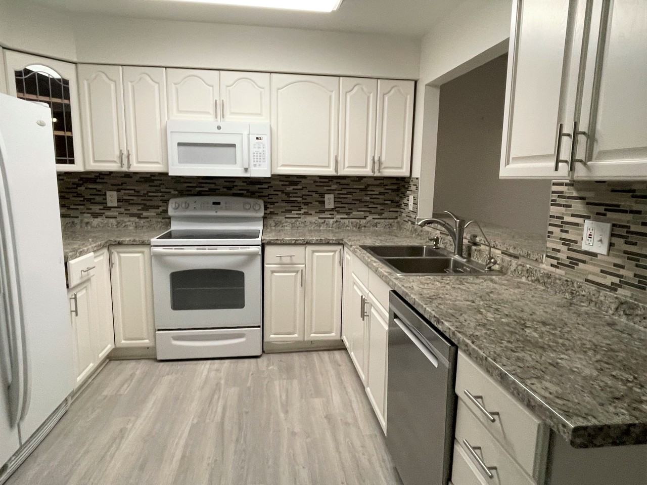 3033 S Longmore - Photo 2 of 17