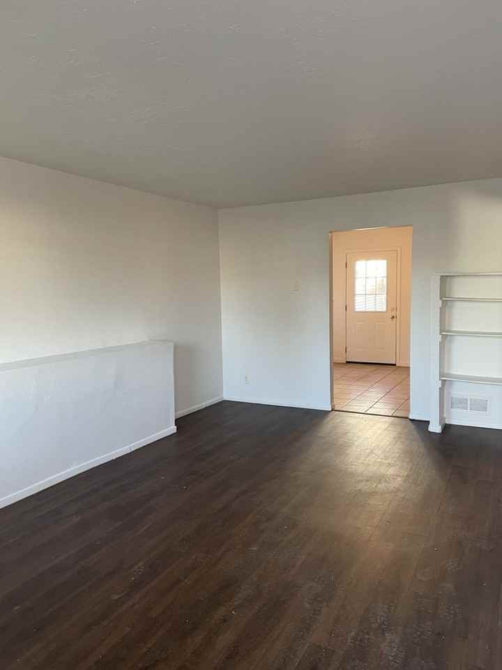 313 Montclaire Dr Se - Photo 7 of 9