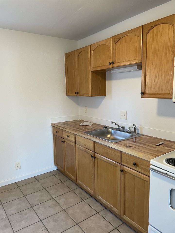 313 Montclaire Dr Se - Photo 4 of 9