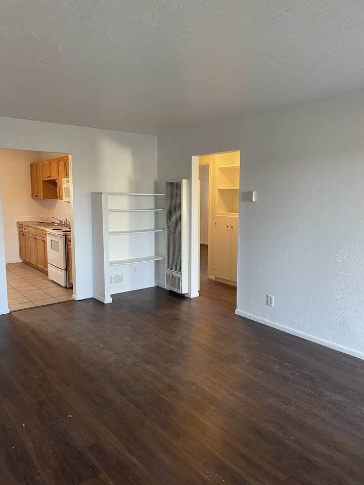 313 Montclaire Dr Se - Photo 5 of 9
