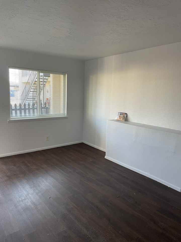 313 Montclaire Dr Se - Photo 6 of 9