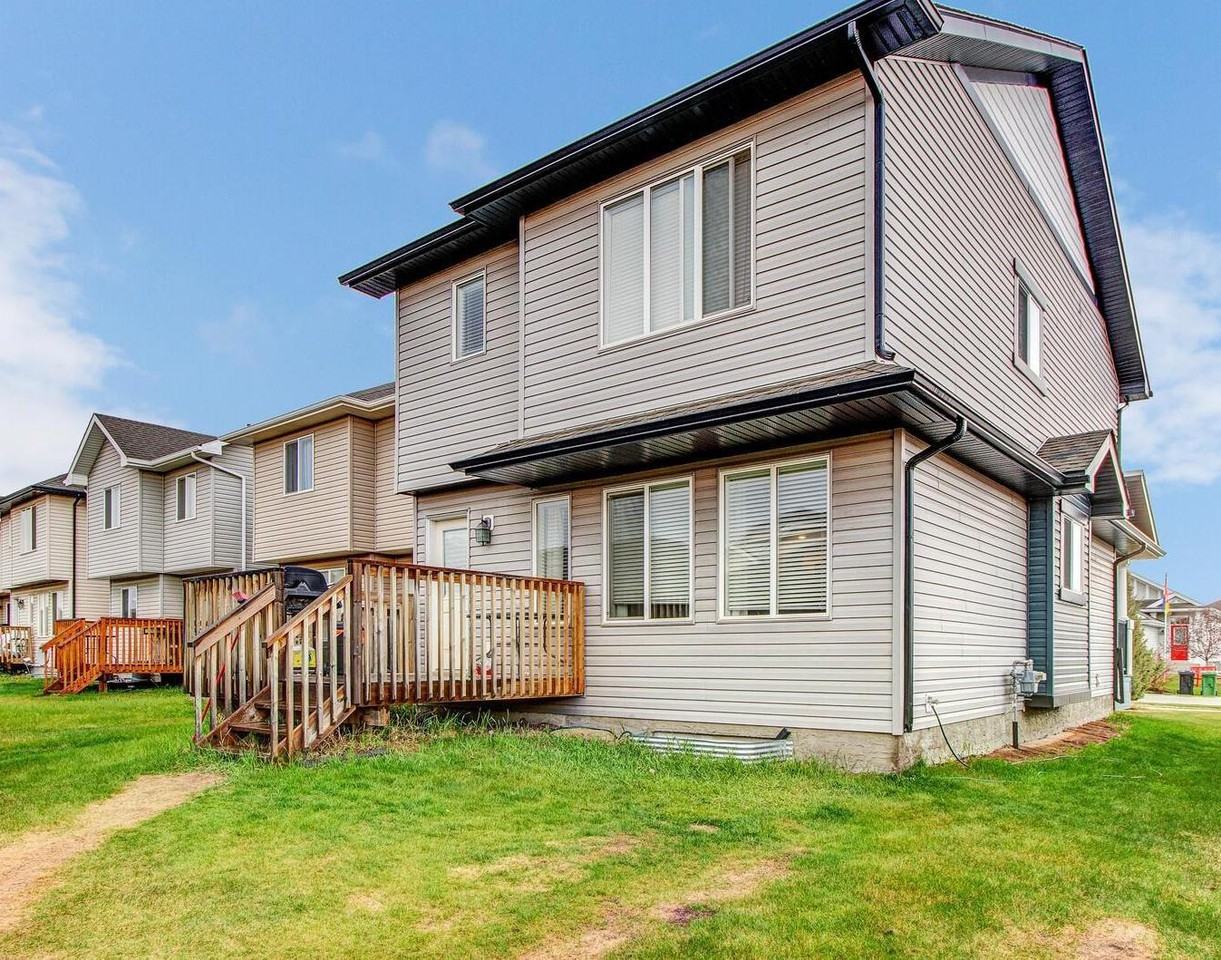 1 Santana Cres - Photo 3 of 28