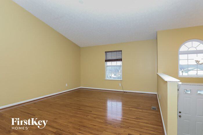 7618 Rippingale St - Photo 3 of 15