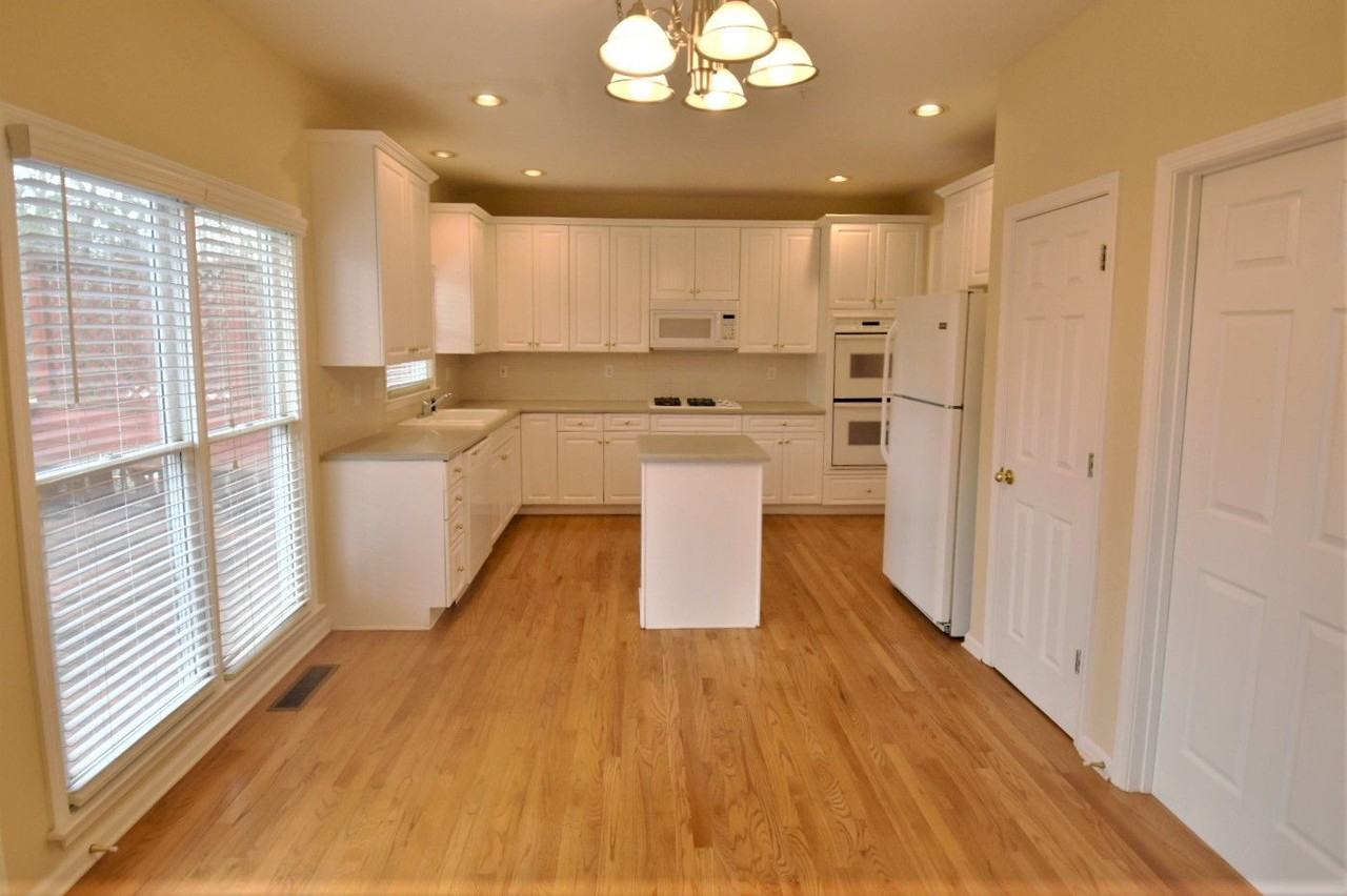 1849 Parkview Ct Nw - Photo 3 of 12