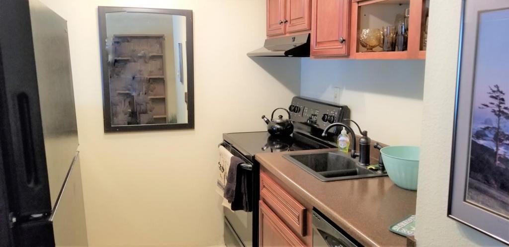 1000 Se Bay Blvd - Photo 4 of 11