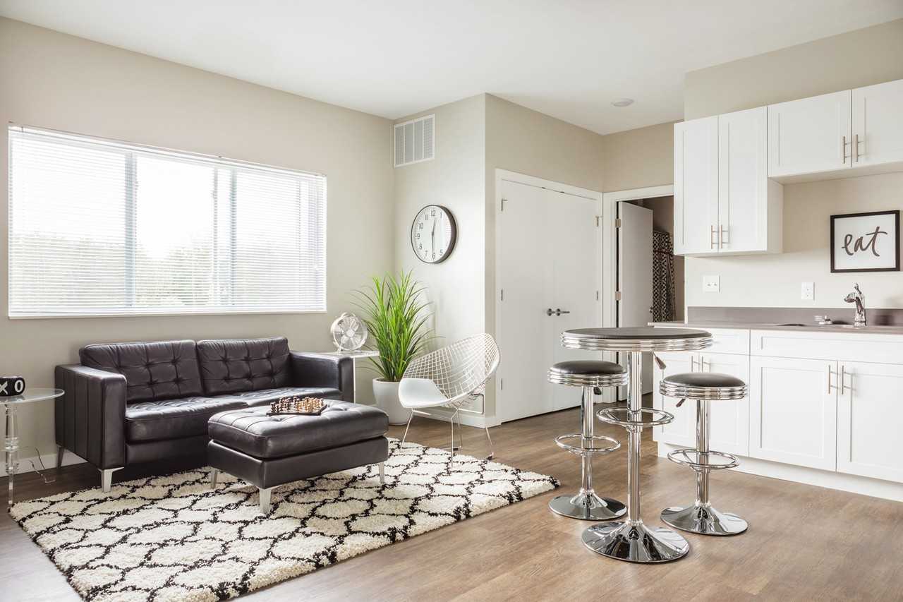 Piper Lakes Apartment Homes - Photo 4 of 24