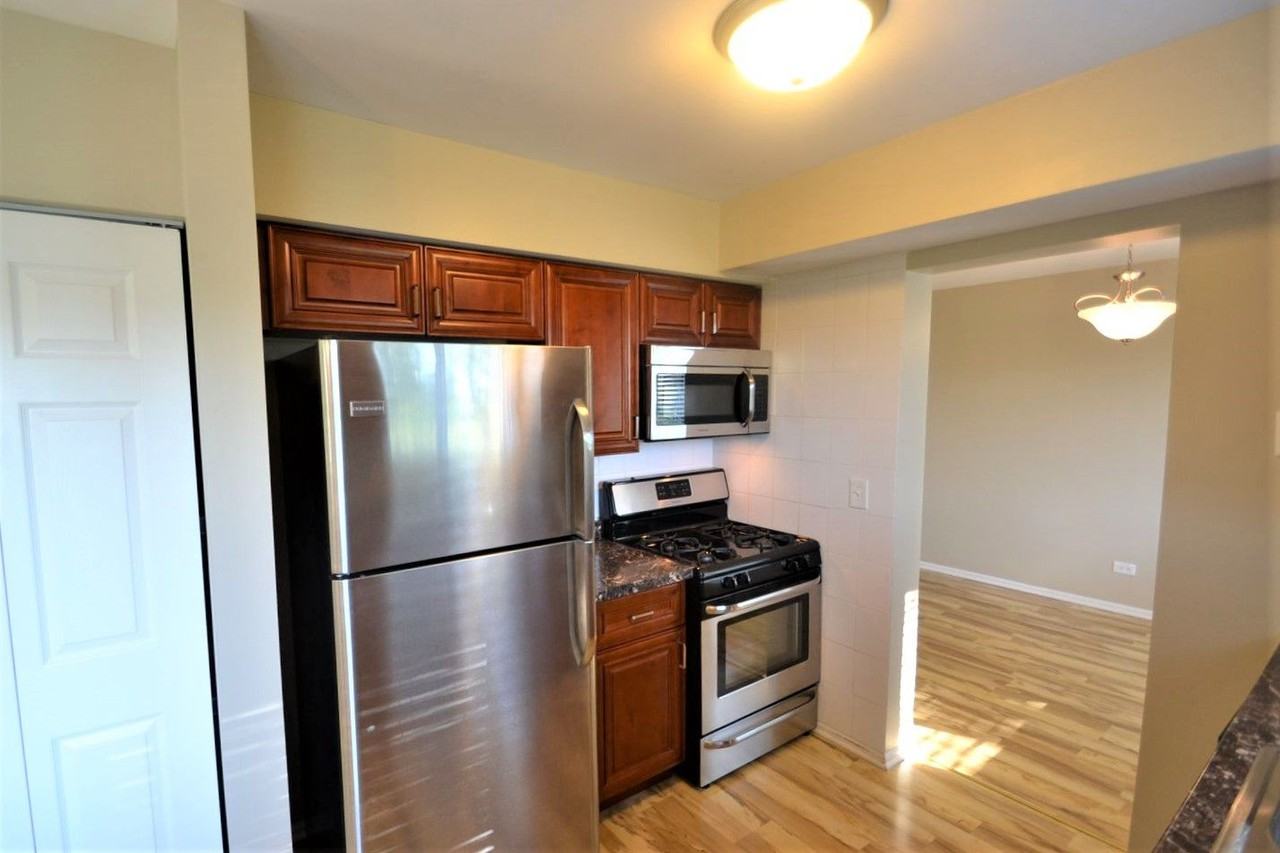 252 Westbrook Cir - Photo 3 of 16