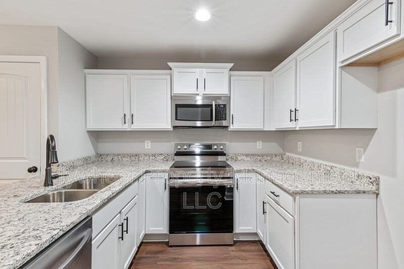 2645 Bell St #B - Photo 4 of 20